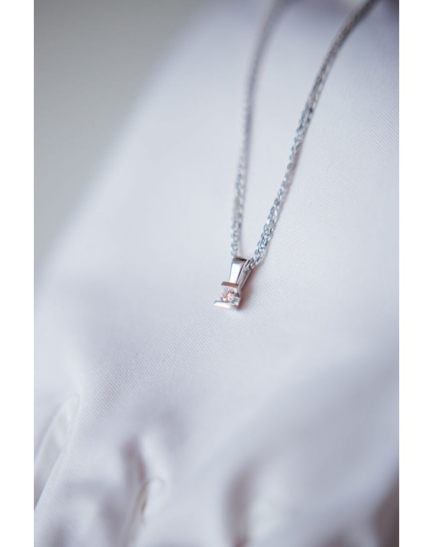 10 diamond pendant