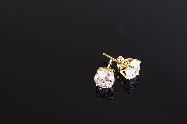 How to choose the right size for diamond stud earrings