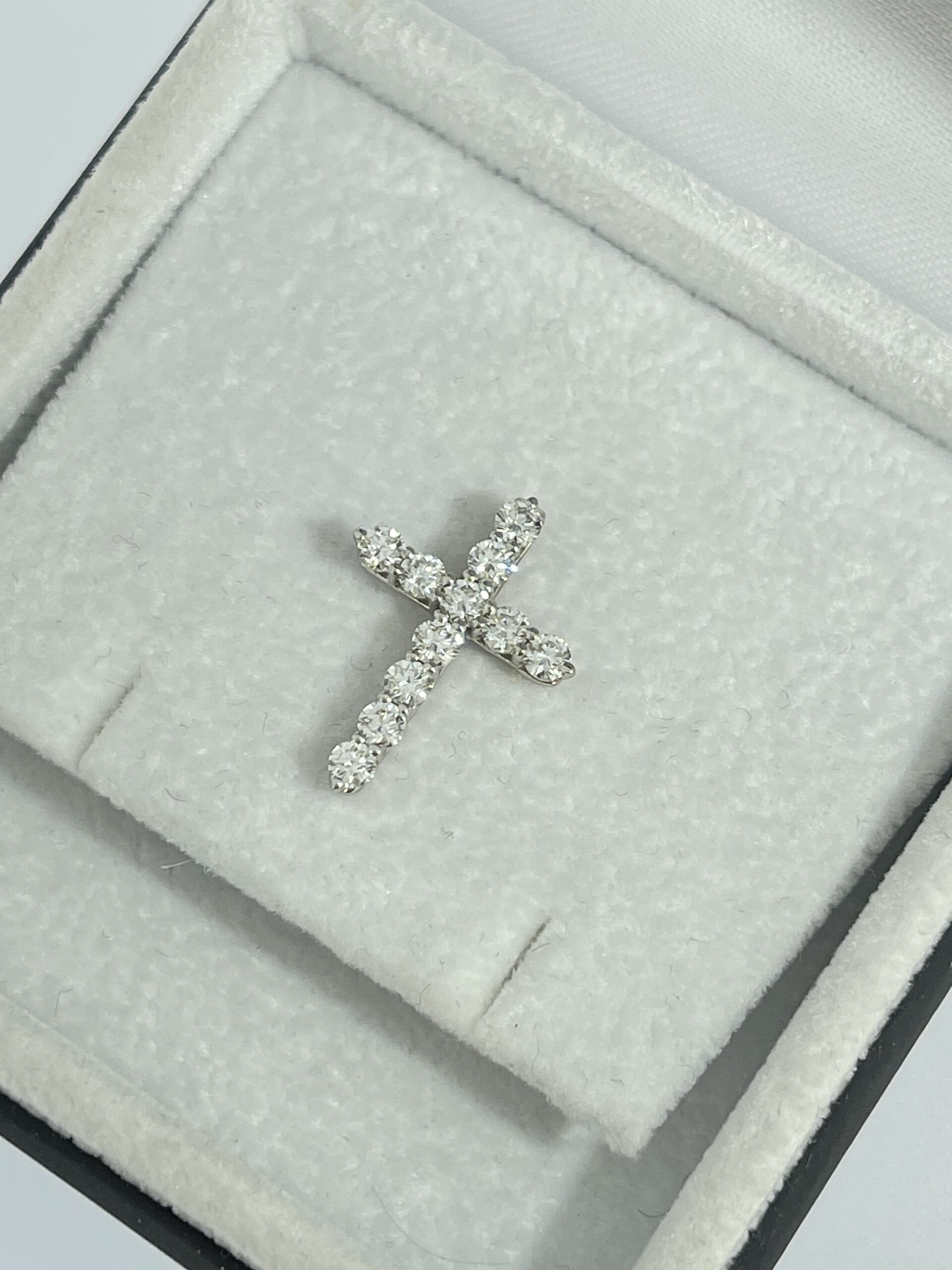 Kрест с бриллиантами