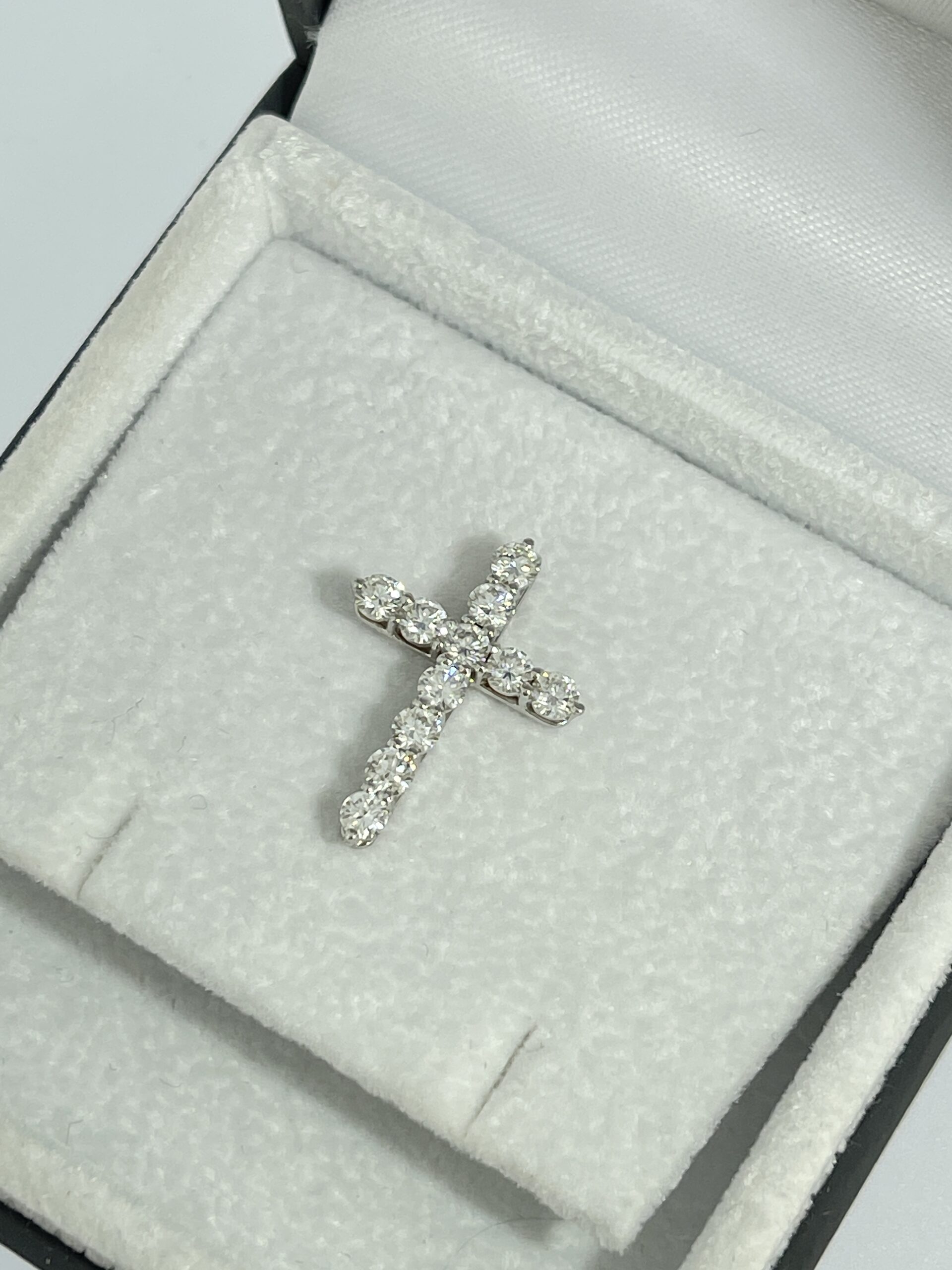 Kрест с бриллиантами