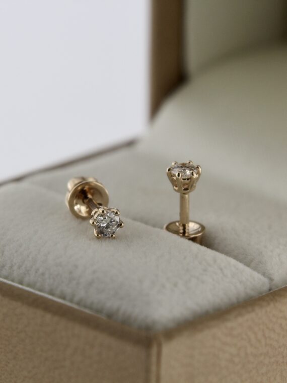 Kõrvarõngad briljantidega