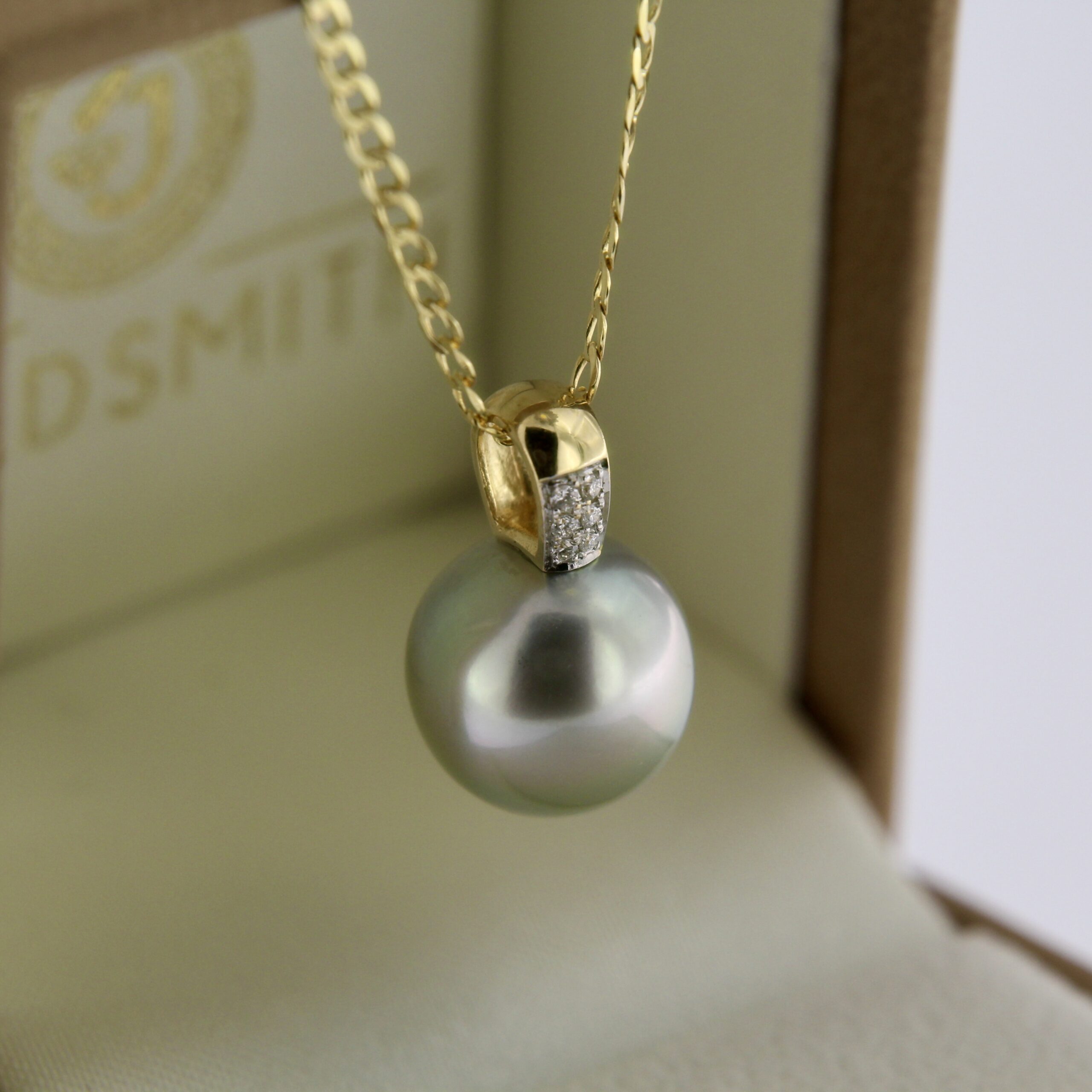Diamond Pearl Gold Pendant