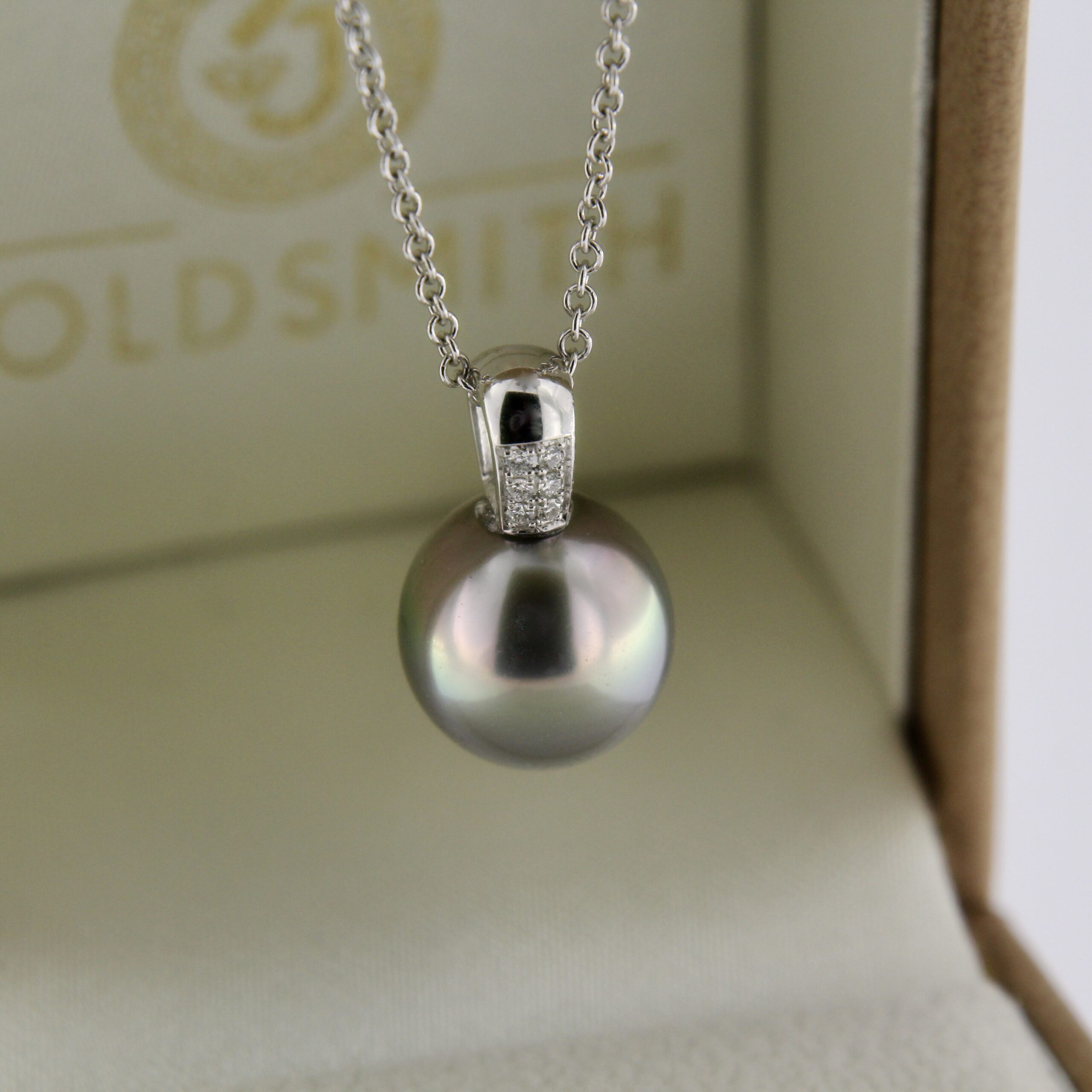 Diamond Pearl Gold Pendant