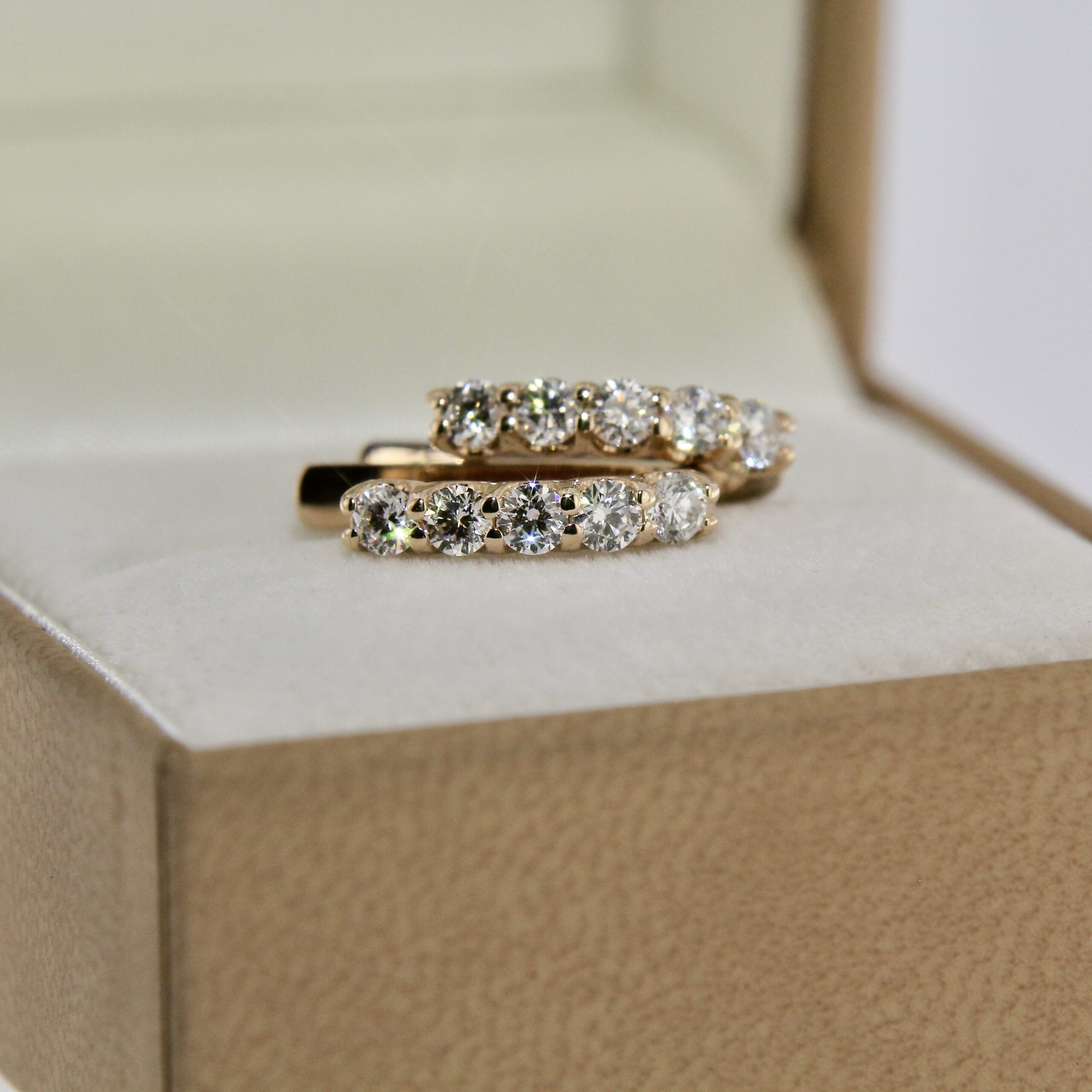 Золотые серьги с бриллиантами 