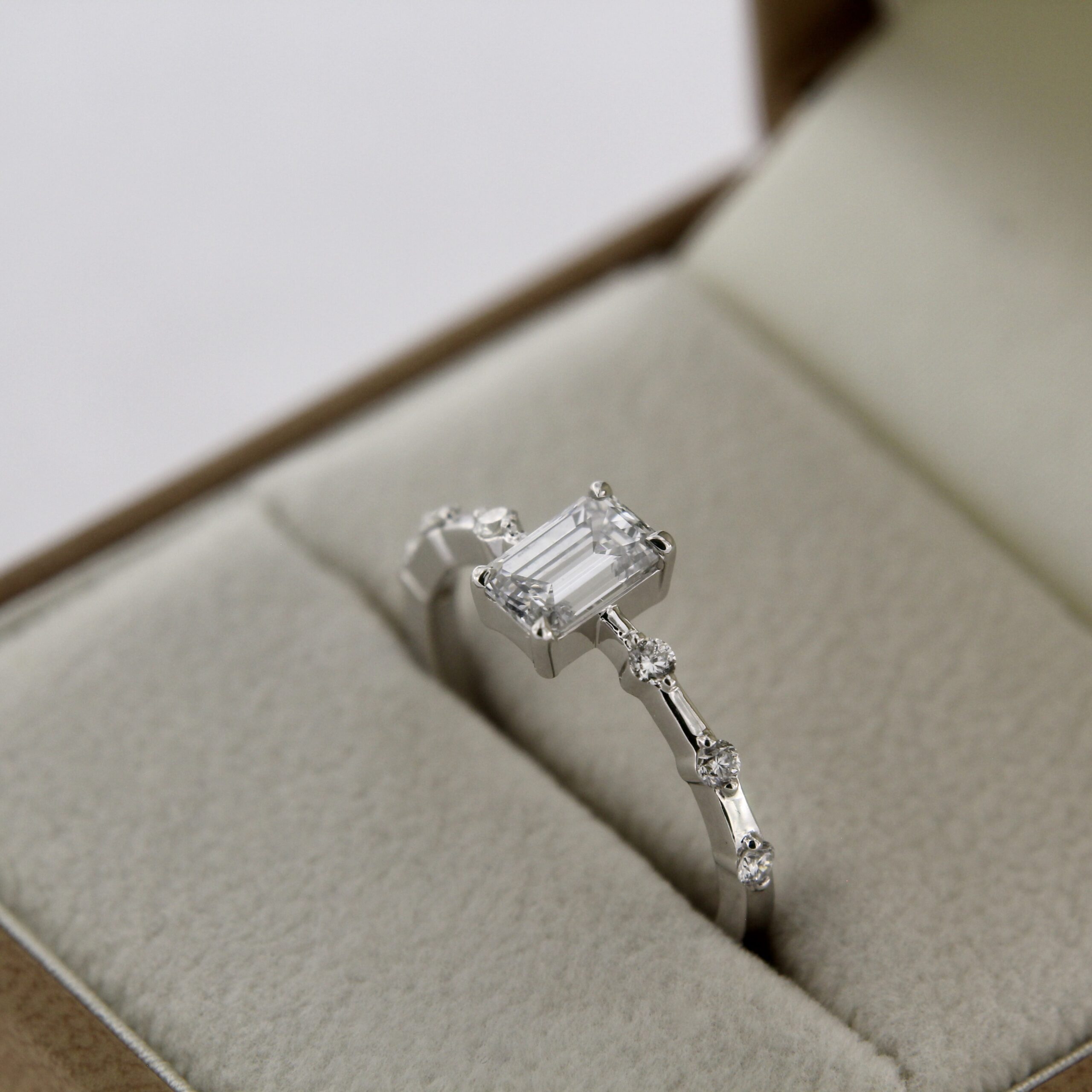 Kuldsõrmus briljantidega2