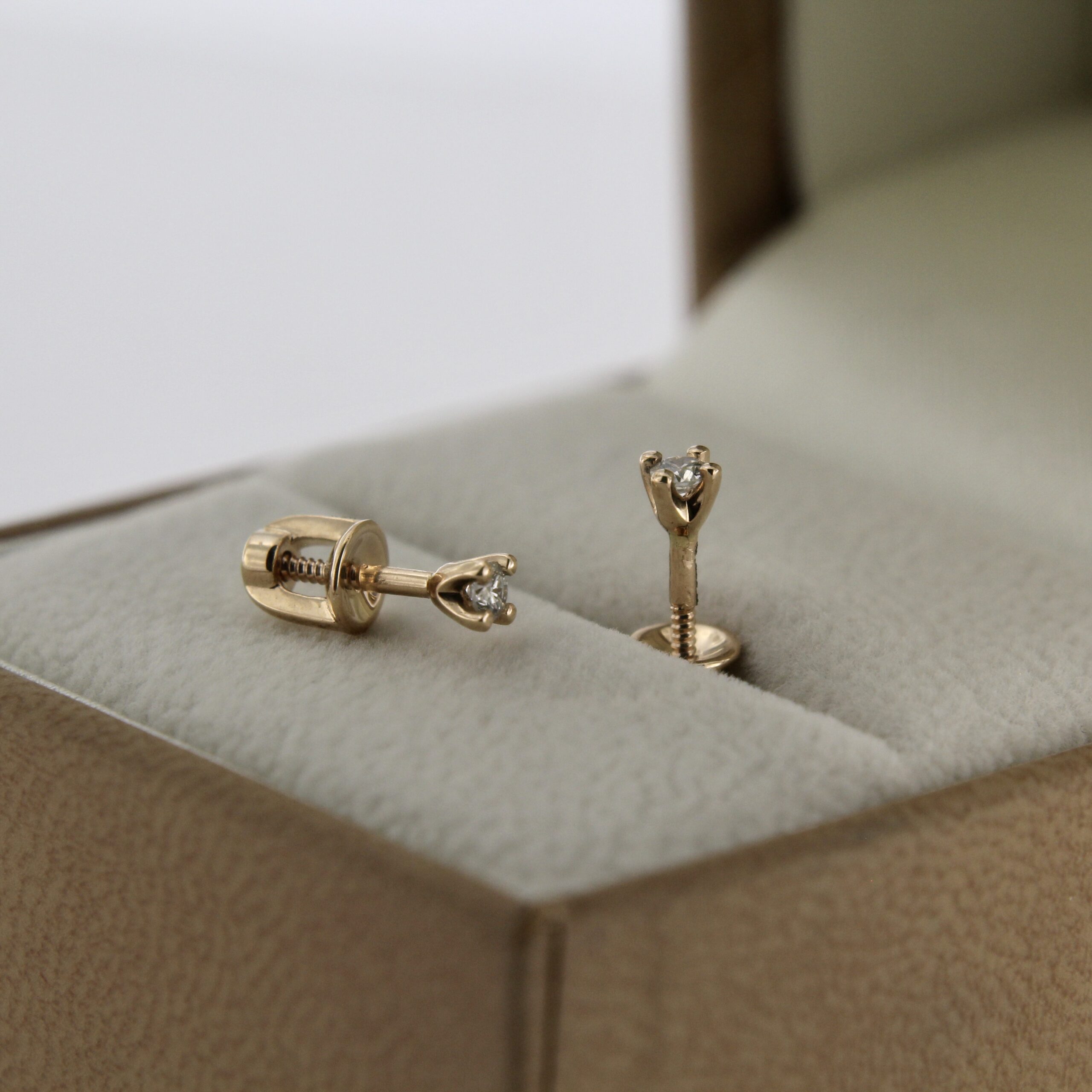 Kõrvarõngad briljantidega