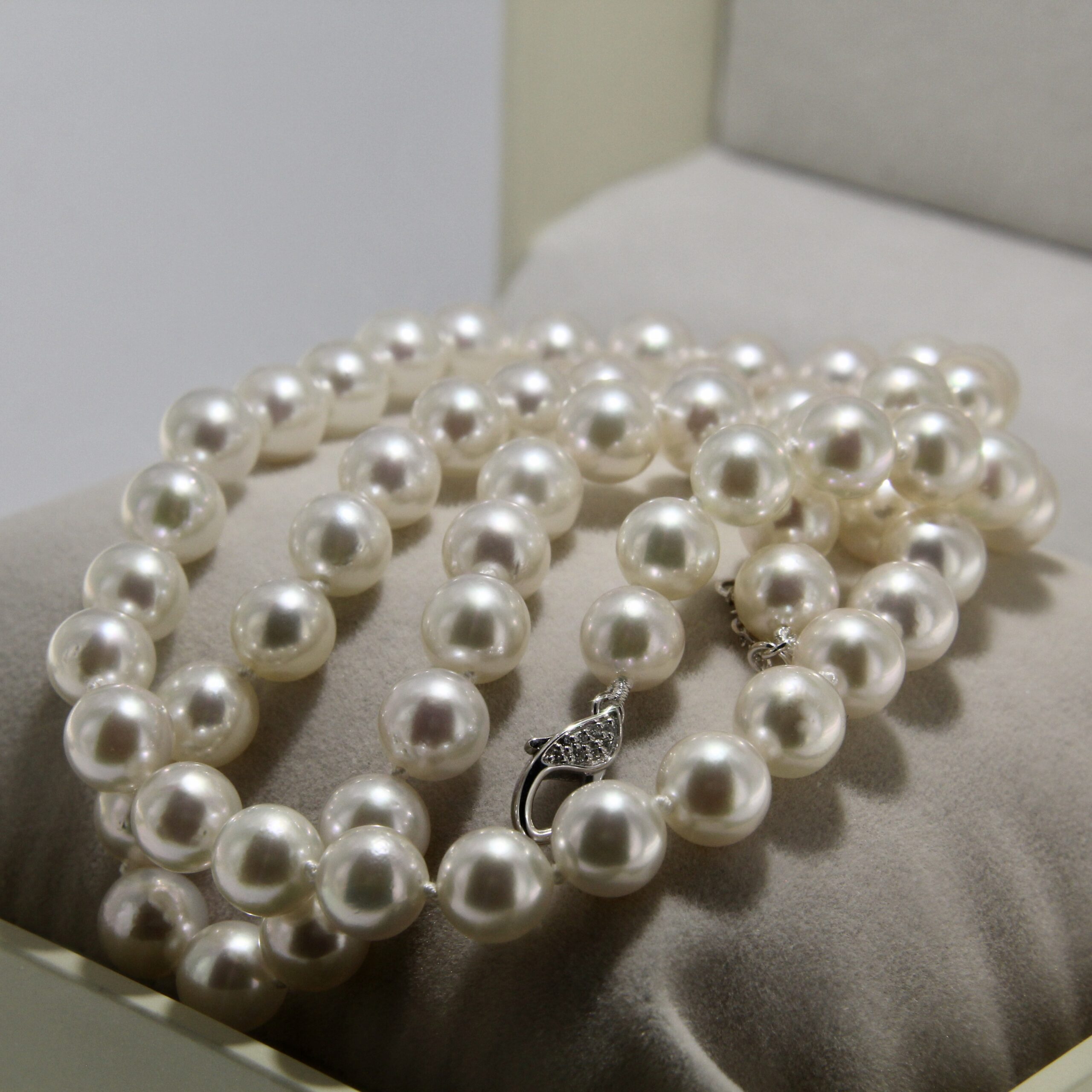 Kuldkaelakee teemantidega ja Akoya pärliga3