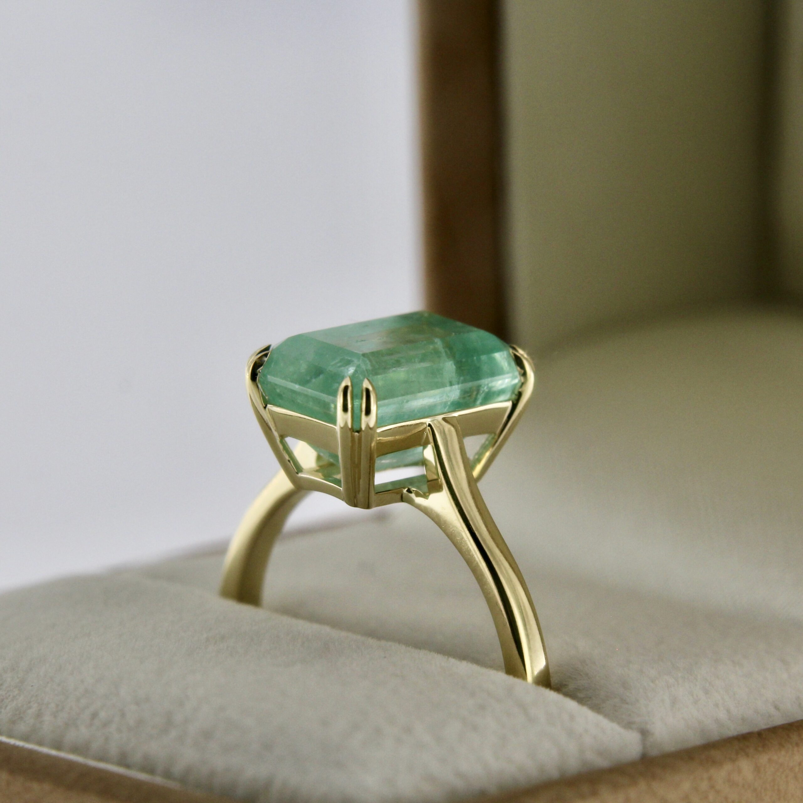 Kuldsõrmus smaragdiga 2